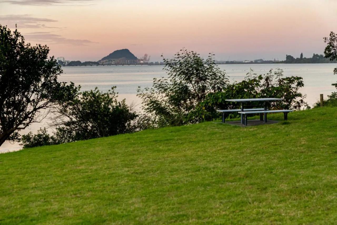 Apartment Near The Water ตาอูรังกา ภายนอก รูปภาพ